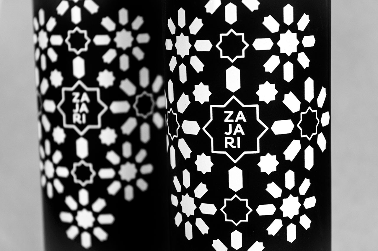 Detalle de diseño de la botella de Zajari