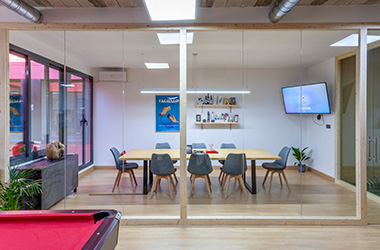 Sala de reuniones de la sede de Squembri en Granada