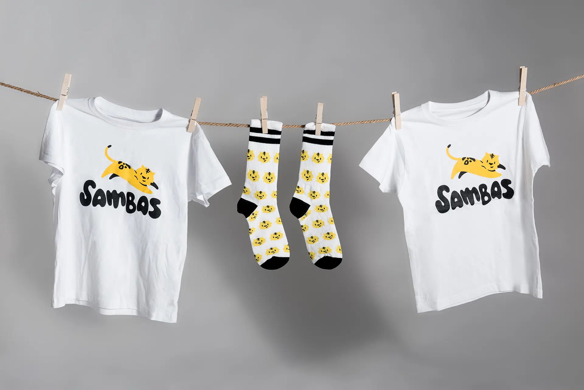 Camiseta y calcetines para la marca Sambas. Estudio de diseño en granada y málaga